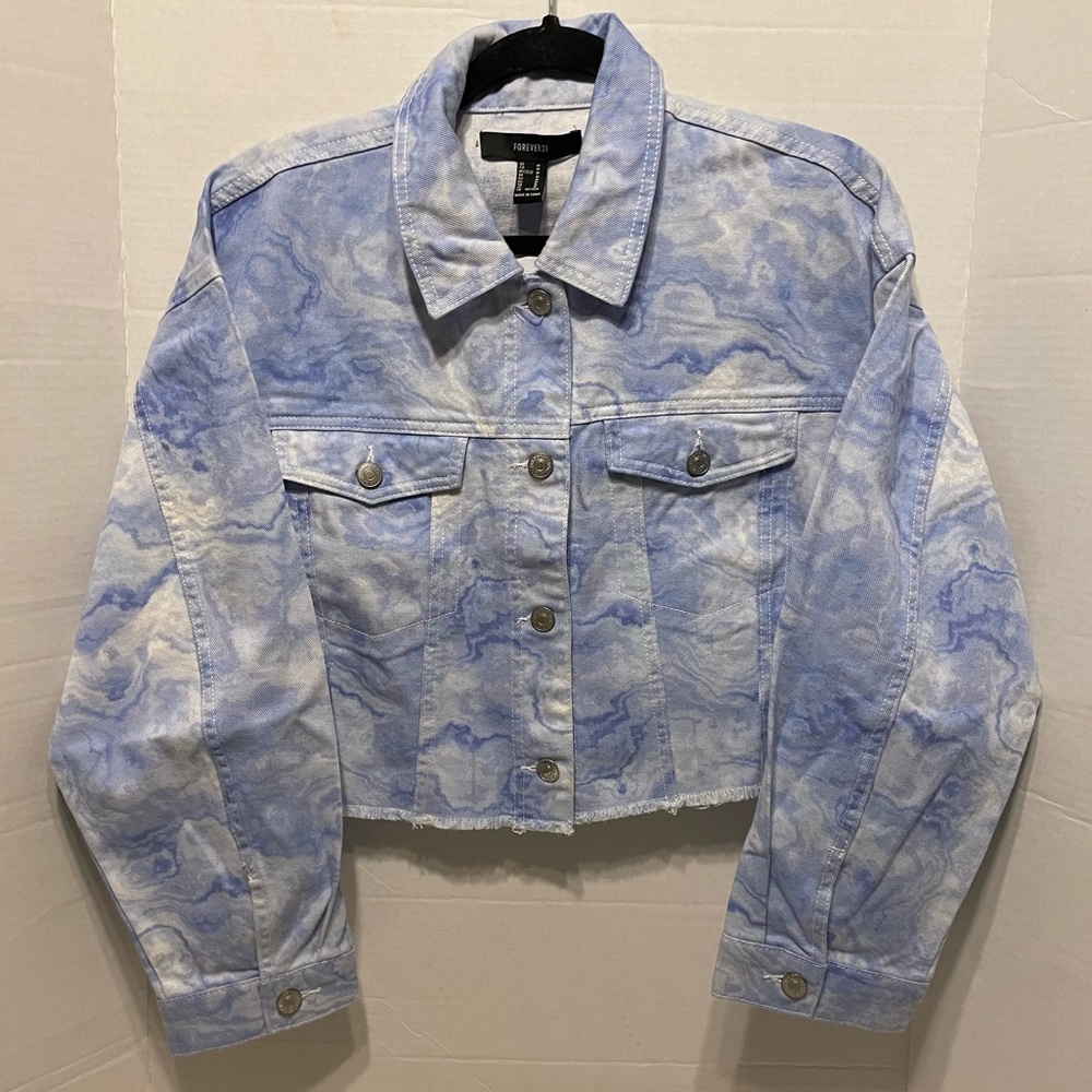 NWT: Women’s Size Medium Cropped Frayed Jacket/Shacket Blue Marble by Forever 21